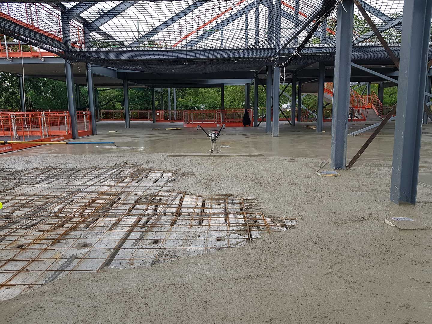 Screed levelling