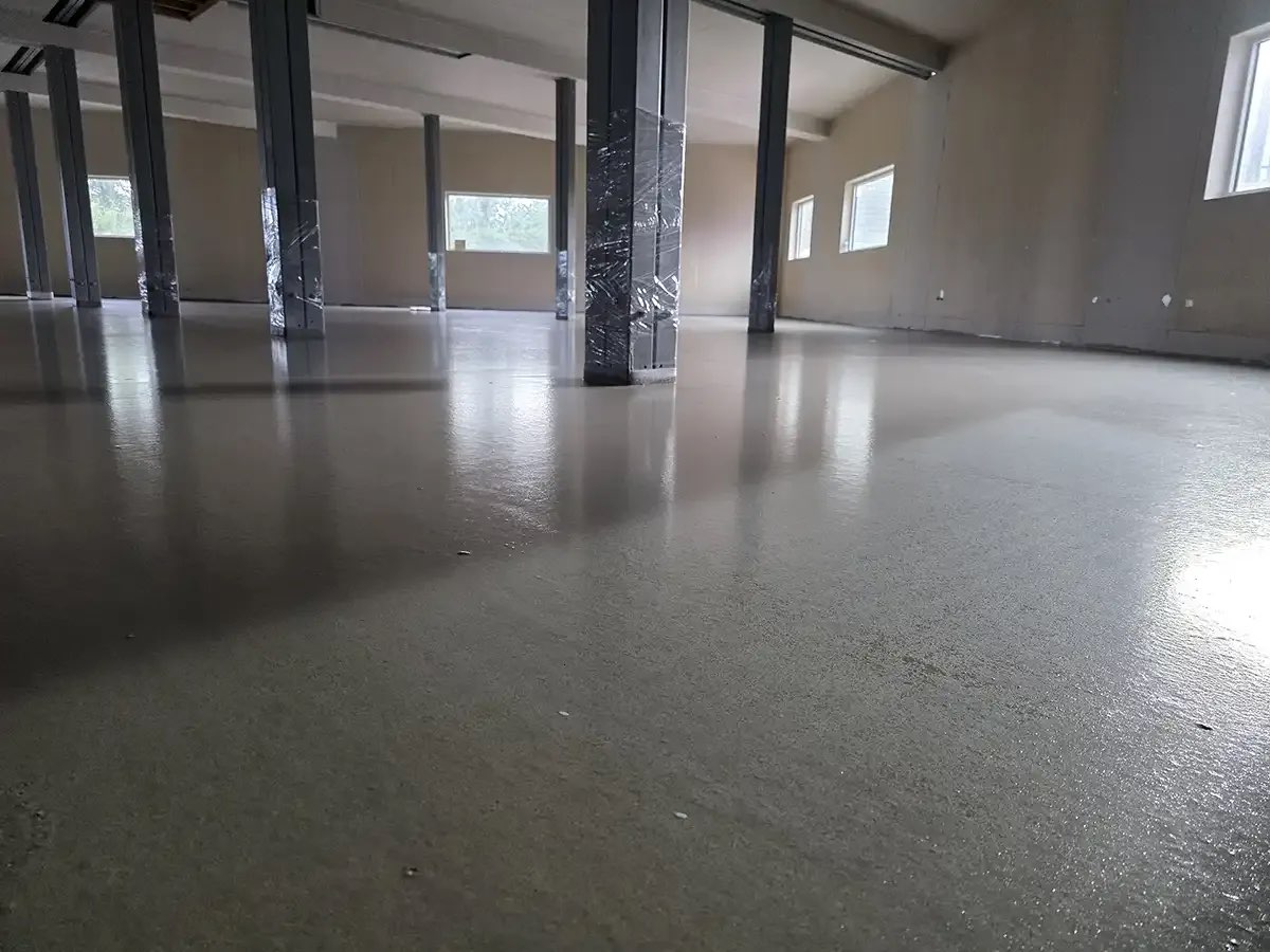 Completed pumped screed floor installed by Trent across a large open floor plate